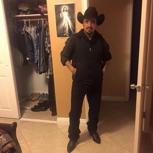 Meet your Posher, El gallero vargas